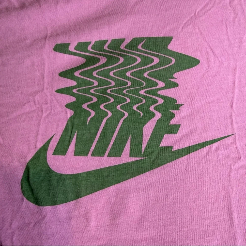 Nike sportswear Pink Oil Slick Men’s short sleeve T-Shirt size Large - Picture 4 of 8